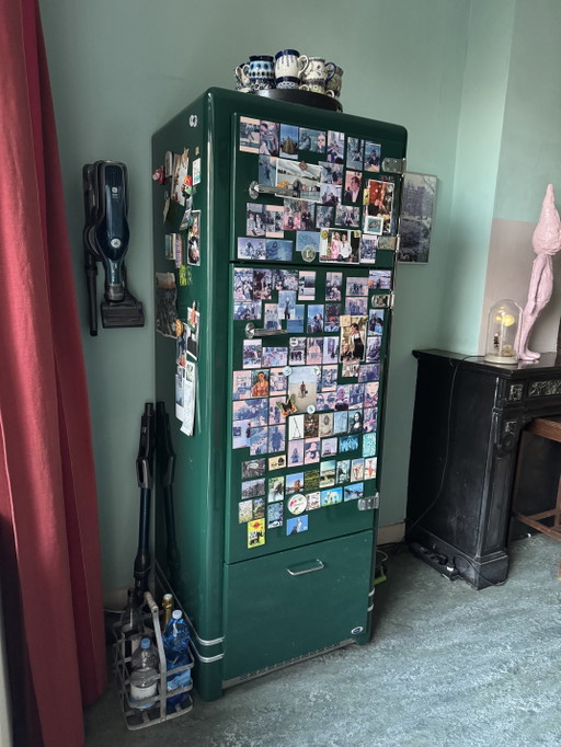 Mobiletto Muller (frigorifero-congelatore), ma può essere rimosso.