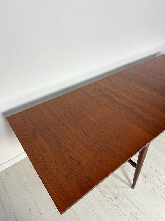 Image 1 of Uitschuifbare eettafel van Deens teakhout uit de jaren 60 – Grote minimalistische tafel in mid-century stijl met verlengstukken