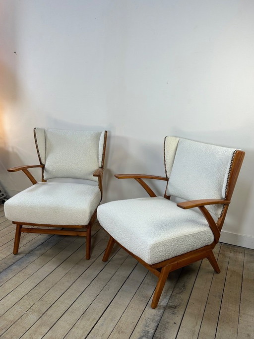 Sillones (par) de madera y tela bouclé, década de 1950.