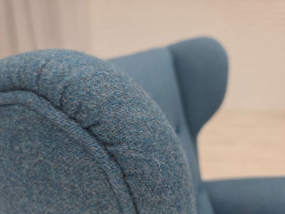 Image 1 of Años 60, diseño danés de Fritz Hansen, sillón retapizado con taburete, modelo 8023.