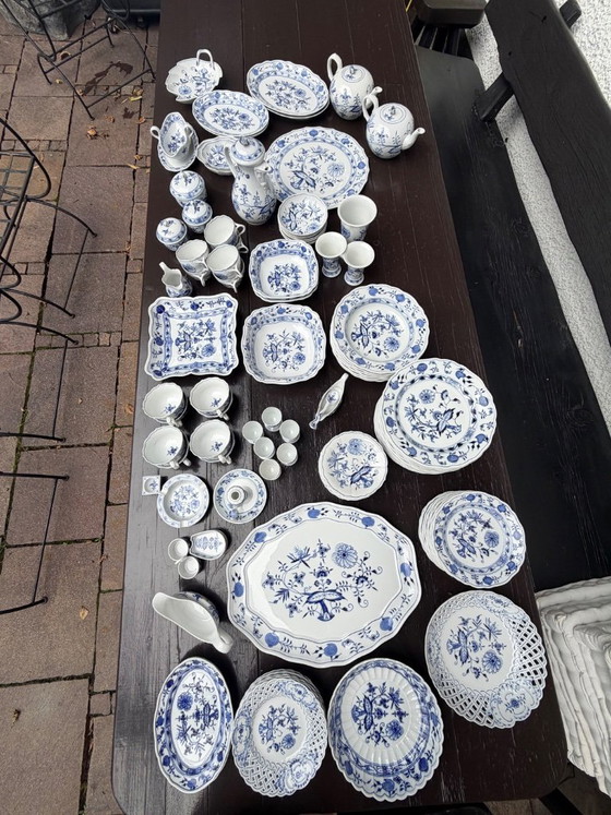 Image 1 of Original Meissen porcelain – 2 serving bowls in the onion pattern – first choice – unique condition