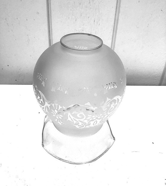 Image 1 of 3 antieke glazen klosjes