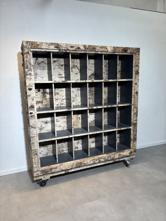 Image 1 of Librería de corteza de abedul de Sophie Gallardo y George Guillaume Cassan