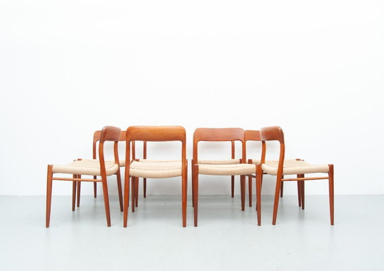 Image 1 of 8 sedie da pranzo modello 75 in teak di Niels Otto Møller per J. L. Møller Møbelfabrik (anni '50)
