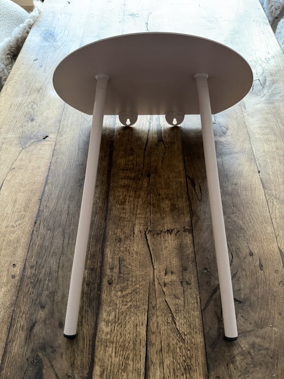 Menu / Audo Copenhagen | Yeh Wall Table – Side tables, Metal (photo 10 of 14)