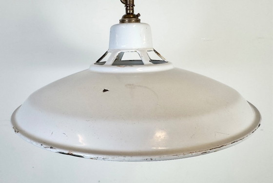 Image 1 of Industriële witte geëmailleerde fabriekshanglamp, jaren 60