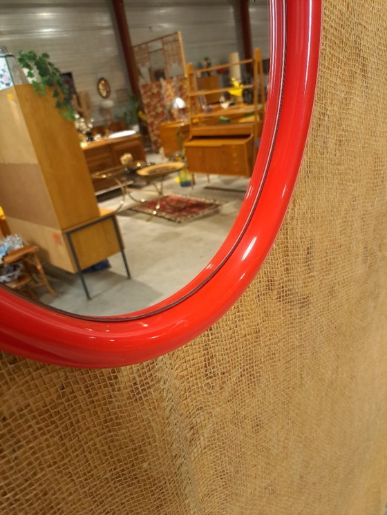 Image 1 of Ovale rode kunststof spiegel uit Denemarken