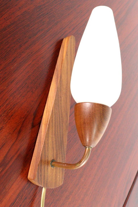 Image 1 of Lampada da parete vintage in teak con paralume in vetro smerigliato