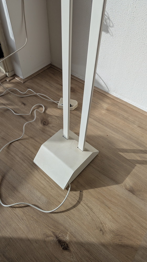 Image 1 of Philips sculpturale vloerlamp met dimmer uit de jaren 80, postmodernistisch van aard.