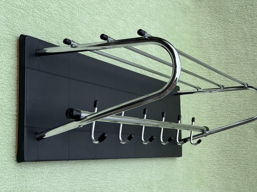 Rare porte-manteau mural iconique des années 60 | Structure tubulaire chromée | Pièce de collection, état musée