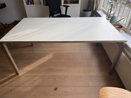 Image 1 of Robuster, handgefertigter Tisch