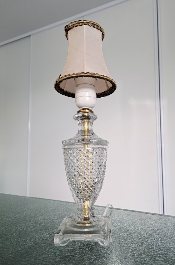 Image 1 of Lampe de table en verre taillé en diamant