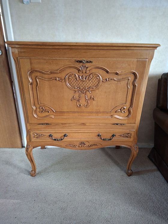 Image 1 of Bellissimi mobili in stile Queen Anne; credenza, mobile bar, tavolo da pranzo con 6 sedie