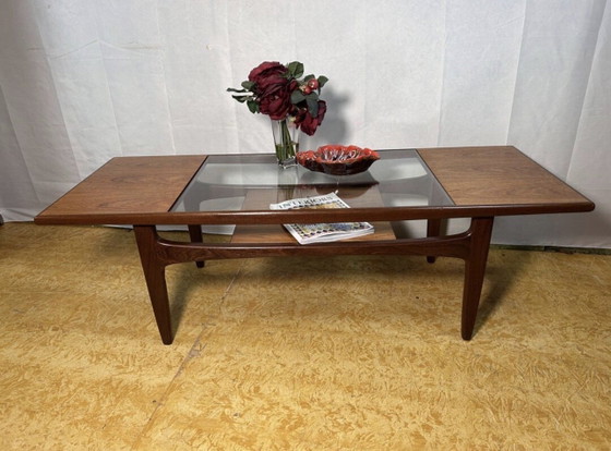 Image 1 of Retro vintage teakhouten salontafel uit het midden van de vorige eeuw van GPlan.

"Mad Man" 1960.