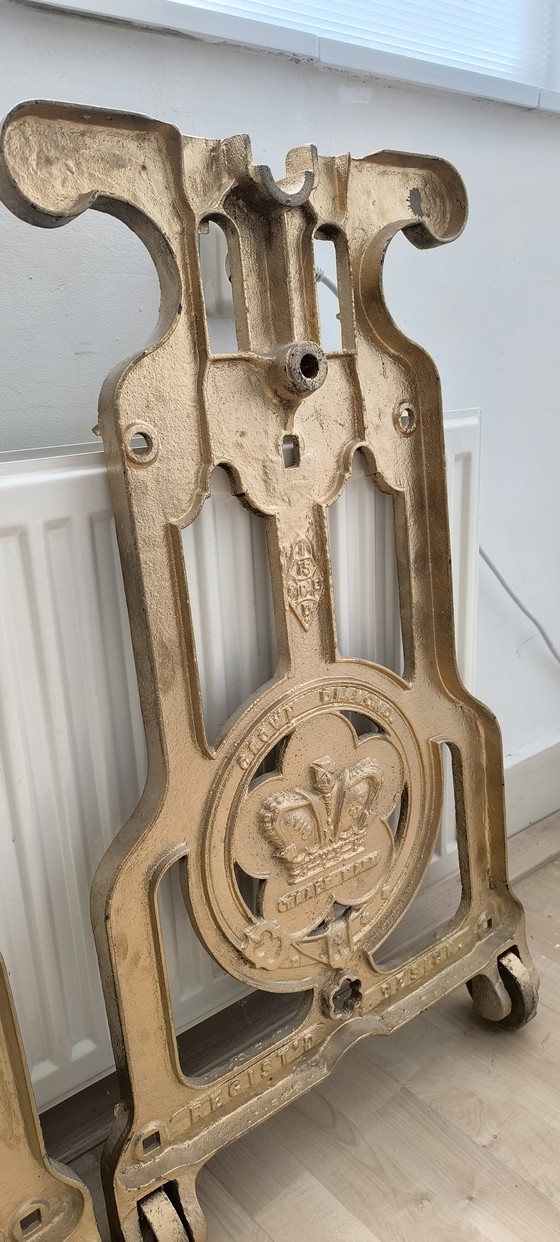 Image 1 of côtés en fonte de la presse à linge anglaise