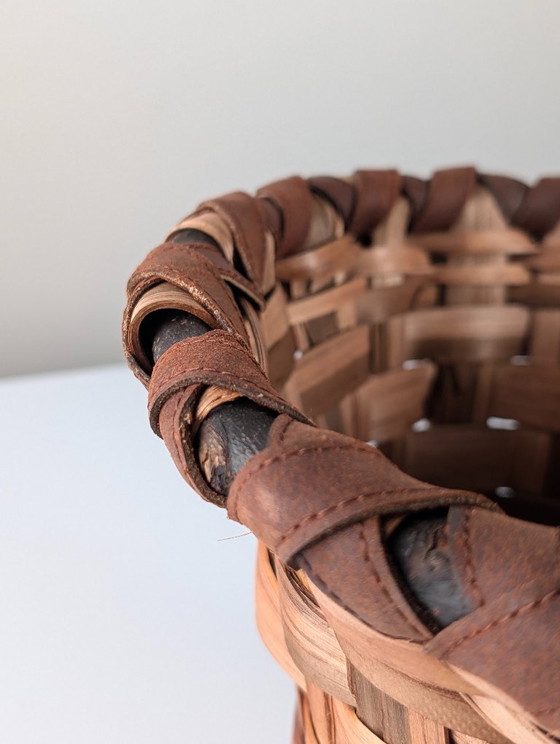 David Marshall Brutalist Splint Wood and Cast Brass Basket, 1970s – Decorative Objects, Leather (photo 11 of 15)