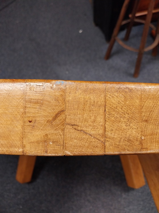 Image 1 of 1 großer Eichen-Couchtisch im Stil von Charlotte Perriand (1970er Jahre), 115 cm Durchmesser