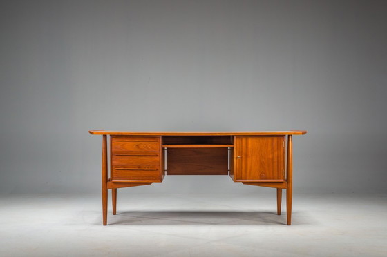 Image 1 of  Dänischer Chefschreibtisch aus Teakholz von Arne Vodder für H.P. Hansen, 1960er Jahre
