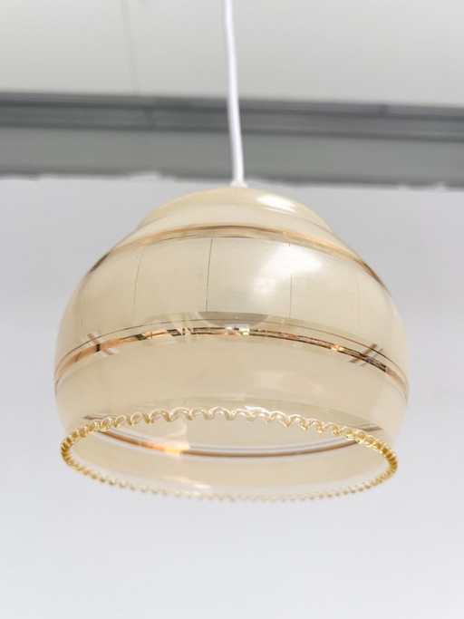 Beige und goldfarbene Vintage-Deckenlampe, 1960er Jahre – hanglampen, Glass, Plastic (photo 2 of 6)
