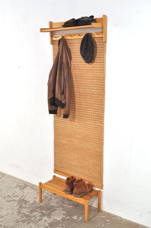 Vintage wandkapstok rotan met los schoenenrek