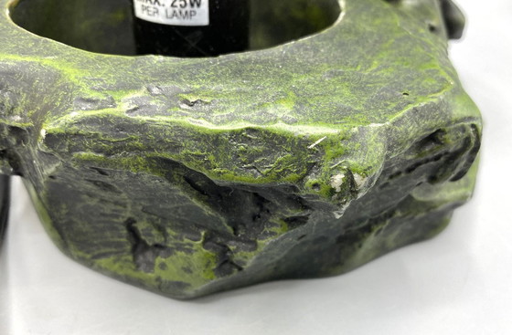 Image 1 of Art Deco stijl tafellamp met kinderen – sculpturale lamp met geel glas ca. 1970–1980 Copy van A. Moreau - Kunsthars