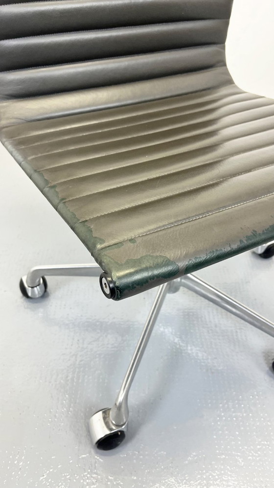 Image 1 of Ea117 Bureaustoelen Icf Charles & Ray Eames Seats