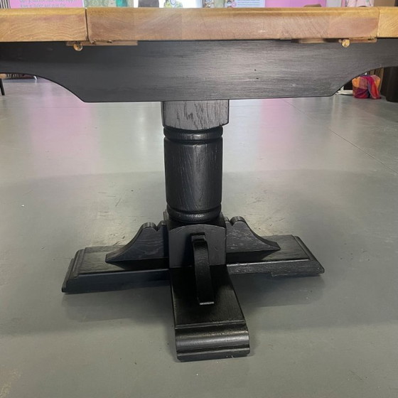 Beautiful Extendable Oak Dining Table – Wood, Metal (photo 2 of 7)