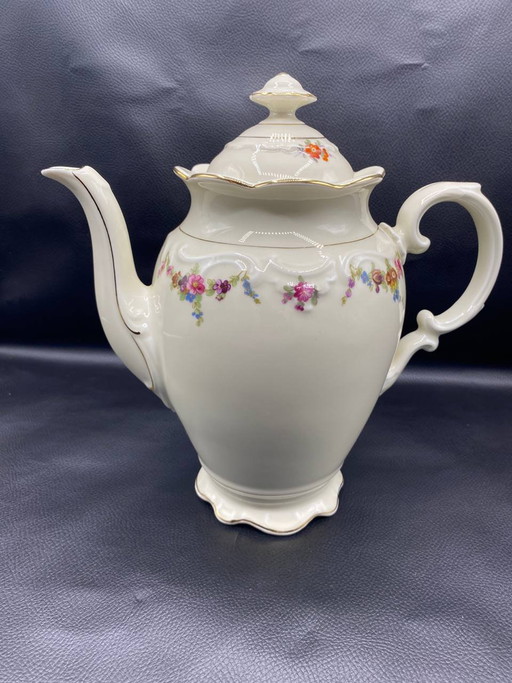 Schumann Bavaria porcelain coffee pot, polychrome floral and gilt decoration, Rococo style, circa – decoratieve objecten