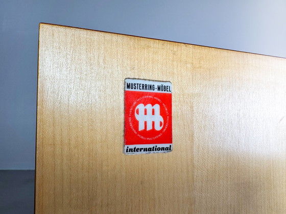 Image 1 of Aparador de anillo original de mediados de siglo en nogal, década de 1960