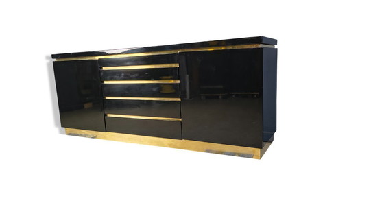 Image 1 of Dressoir van messing en lak, ontworpen door Jean Claude Mahey, jaren 70.