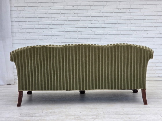 Image 1 of Deense driezitsbank uit de jaren 50, groene meubelvelours, teakhout.