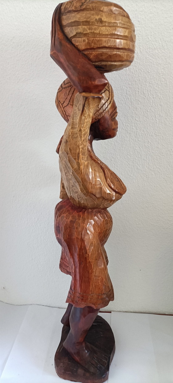Image 1 of Statue africaine en bois sculpté d'environ 80 cm de haut