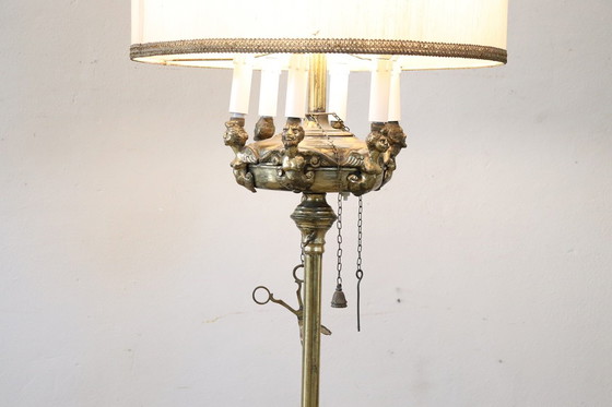 Image 1 of Lampadaire en laiton de style antique, années 1960