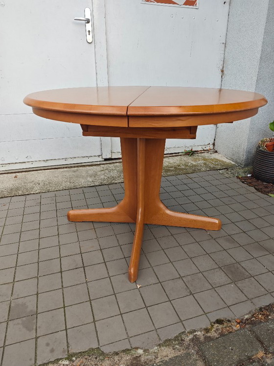 Vintage Round Extendable Table - Wood – Dining tables (photo 3 of 14)