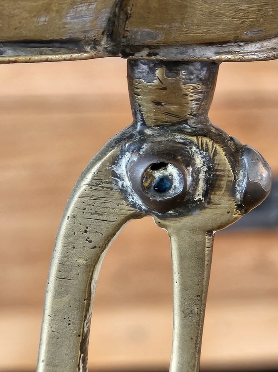 Image 1 of Zeldzame Grote Koreaanse Messing Altaarkandelaar (40 cm) – Met Blauwe Oogjes