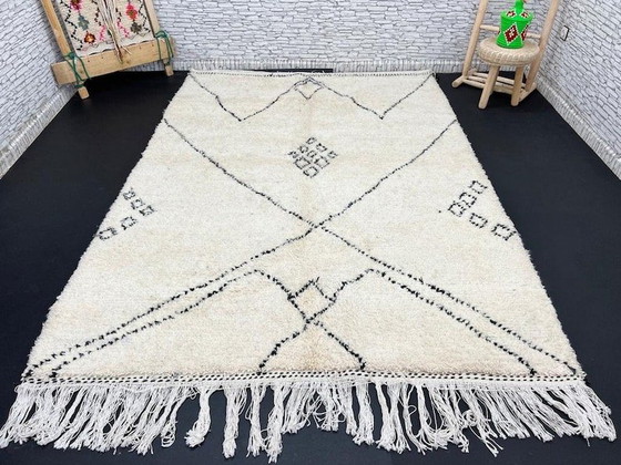 Image 1 of Handwoven Berber rug, natural Moroccan craftsmanship, 2/3 m