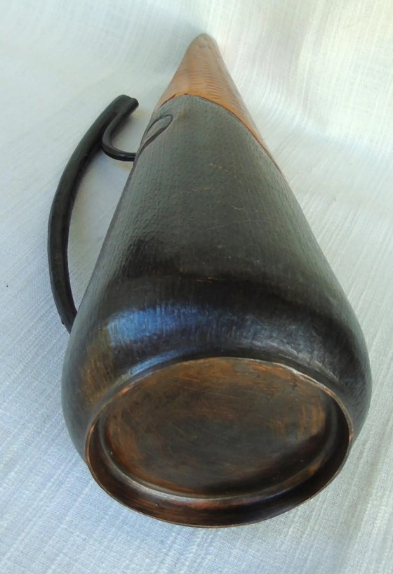Brocca/vaso vintage francese di metà secolo in rame martellato e metallo nero (anni '50-'60) – Jean Goardere (photo 8 of 8)