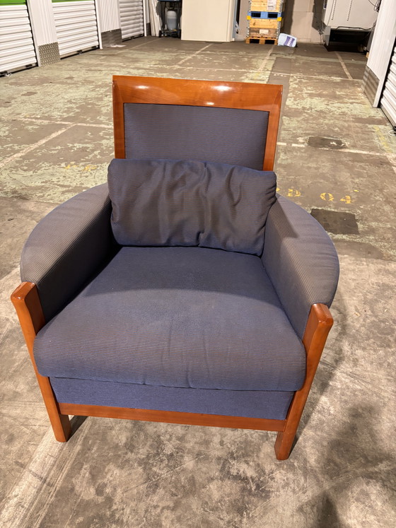 Image 1 of 2 fauteuils Giorgetti, de hauteurs différentes