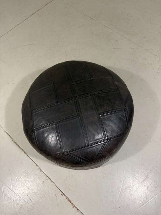 Image 1 of Pouf De Sede in pelle nera con inserti patchwork, anni '70