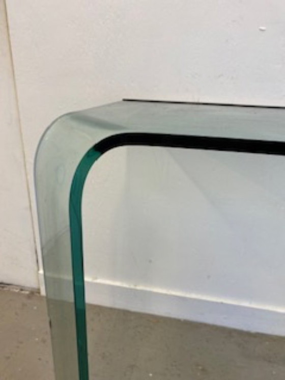 Image 1 of Consola de pared de vidrio italiana rara de la década de 1970-1980, vidrio curvado sólido y pesado
