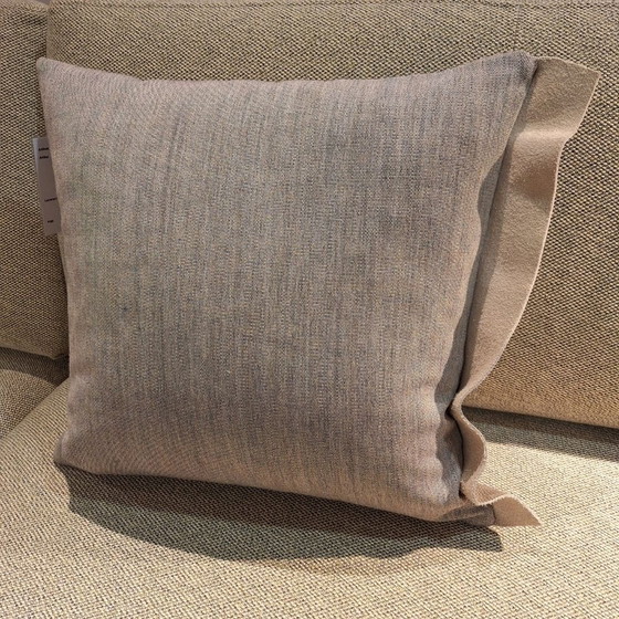 Image 1 of beso giwo