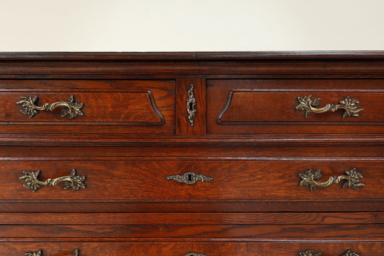 Image 1 of Cómoda antigua francesa de roble tallado