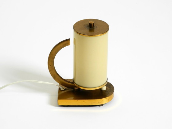 Image 1 of Lampe de table en laiton des années 1940, rare et magnifique, avec abat-jour en verre opale.