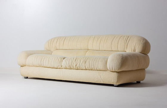 Image 1 of Lussuoso divano a 3 posti in tessuto color vaniglia, Italia anni '70