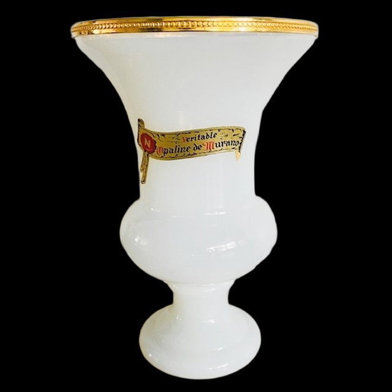 Image 1 of Vaso vintage in vetro opalino di Murano con bordo dorato, anni '70