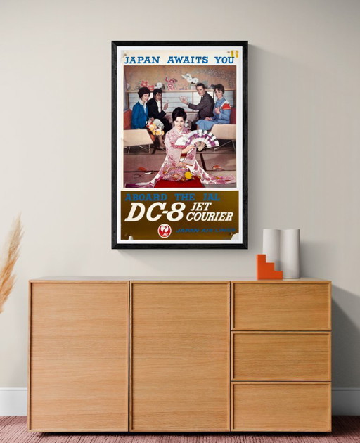 ✈️ Le Japon vous attend (JAL DC-8 Jet Courier) – vers 1963 – Affiche vintage originale | 100,5 × 62,5 cm | Japon
