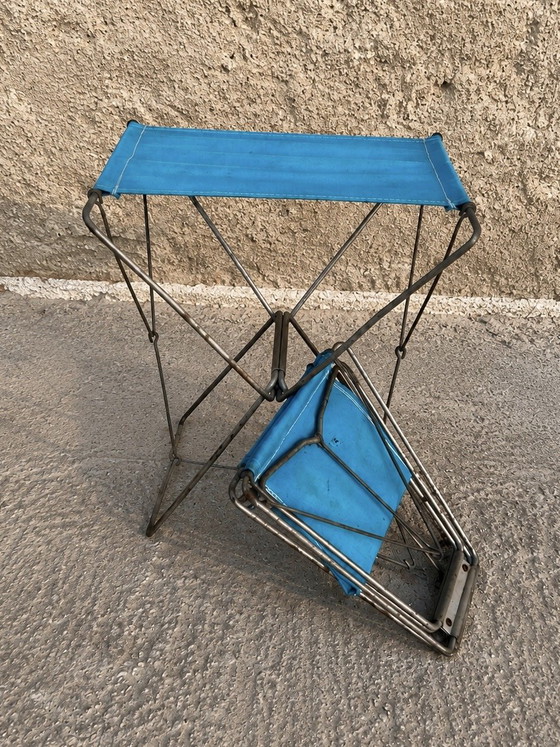 Image 1 of Set van 2 vintage inklapbare krukjes – turquoise canvas – jaren ’60/’70