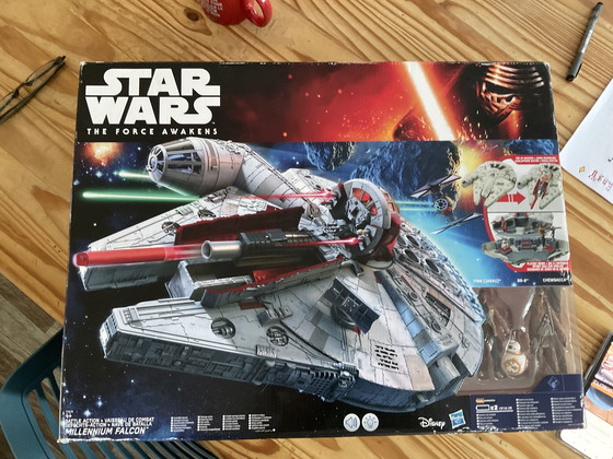 Image 1 of Star wars , faucon millenium battle action , neuf de 2015 