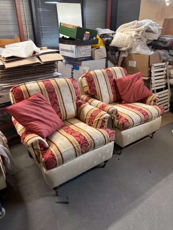 Image 1 of Divano a 3 posti, 2 poltrone e pouf, realizzati a mano in stile inglese.