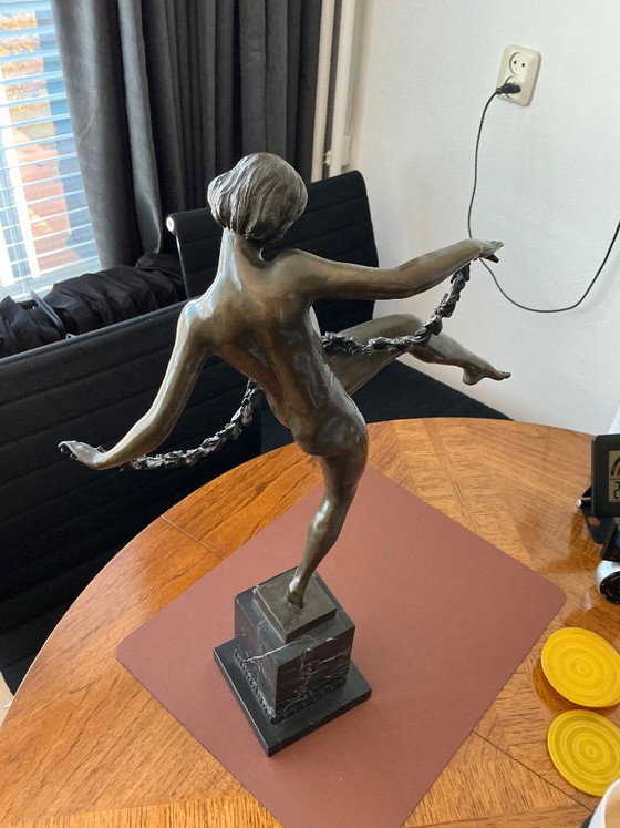 Image 1 of Beautiful bronze statue - female nude